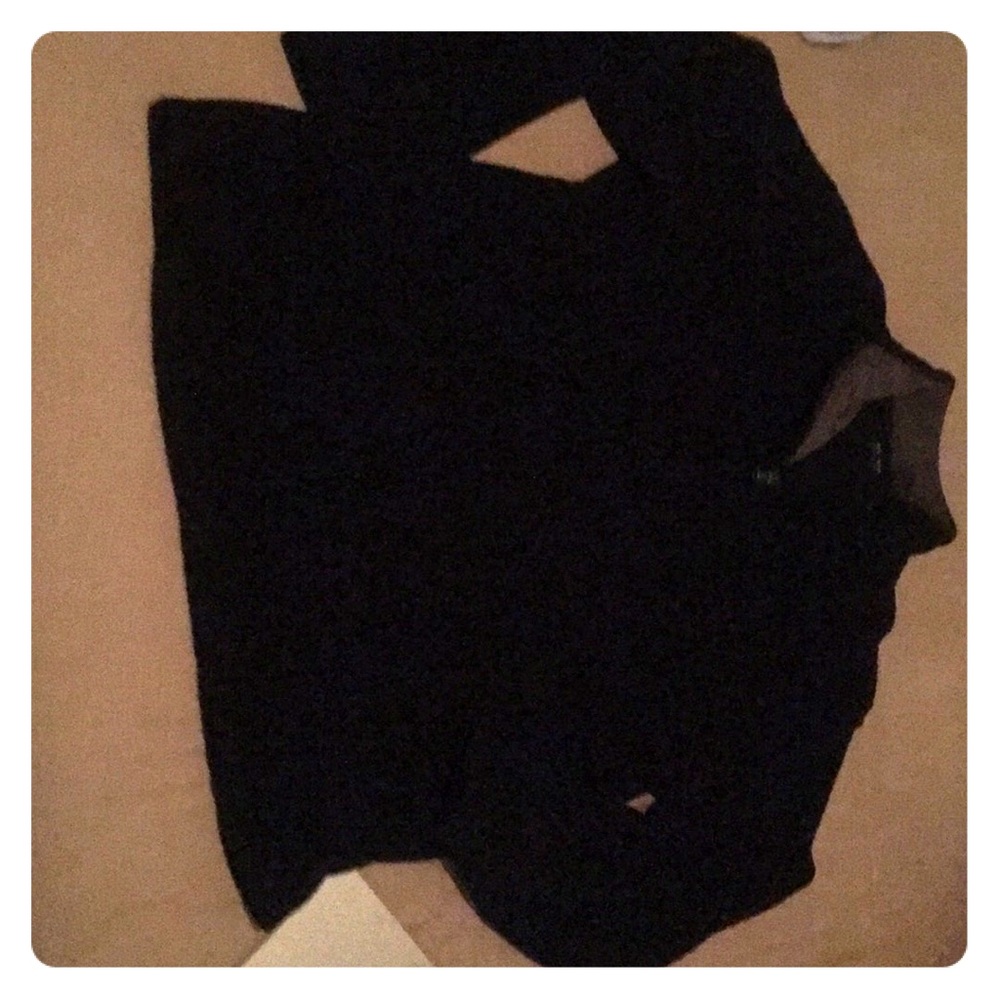 Men’s black pullover